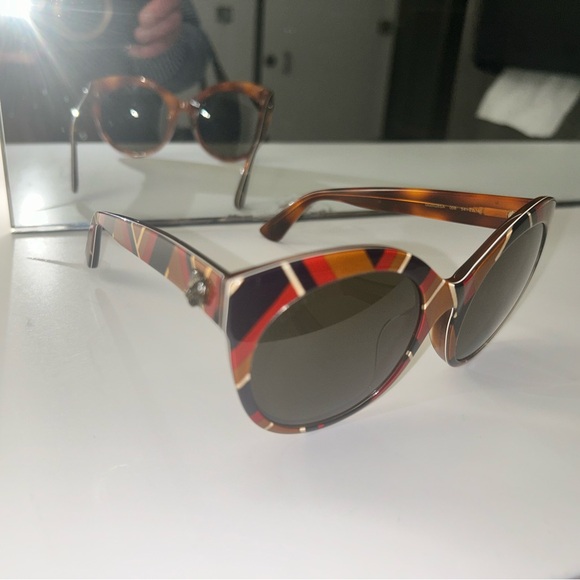 Gucci Women\'s Sunglasses with Red and Gold Accents main image 9